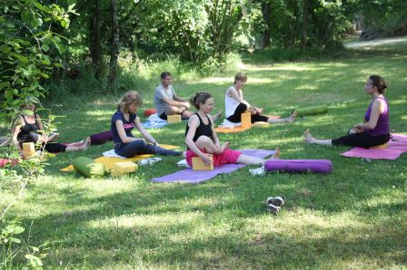 pratique du yoga en pleine nature